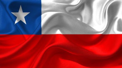 Chiles flagga: högst upp till vänster är ett blått fält. bredvid det ett lite längre vitt fält. Under dessa två fält finns ett rött fät som är lite större. I det blåa fältet finns en vit stjärna.