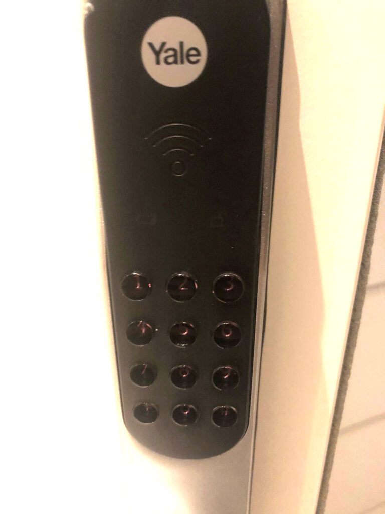 Foto på ett digitalt lås.