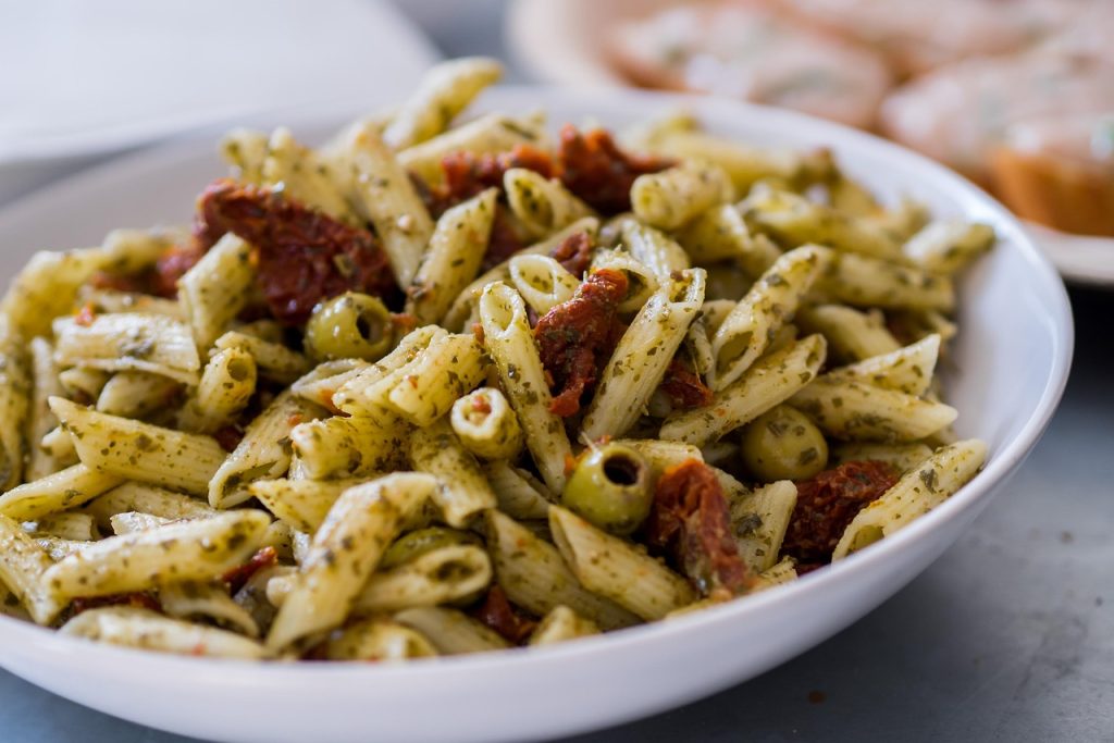 En skål med pasta