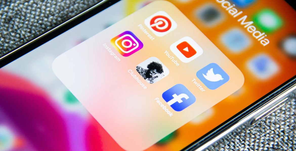 Experter varnar för åldersgränser på sociala medier